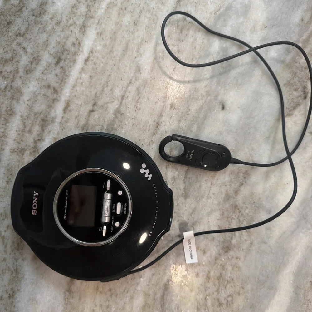 Sony Walkman D-NE520 Black Personal Portable LCD Screen Atrac3plus MP3 CD Player